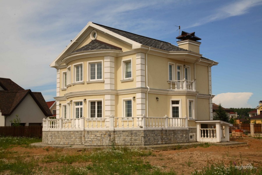 Бежевый фасад дома