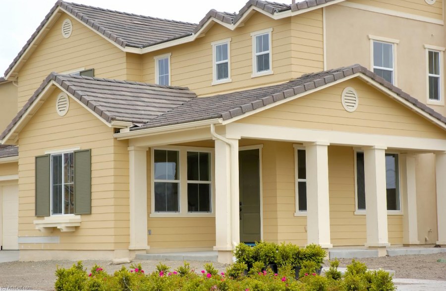 Бежевый фасад