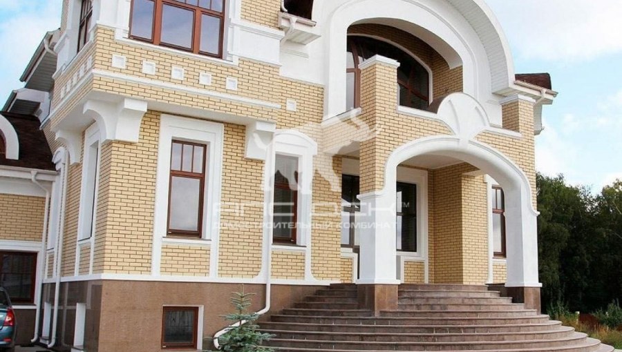 Классическая гостиная в светлых тонах