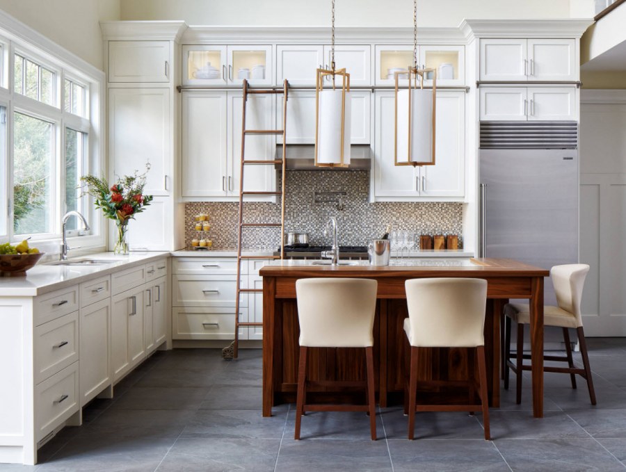 Кузни с вывоким шкафами