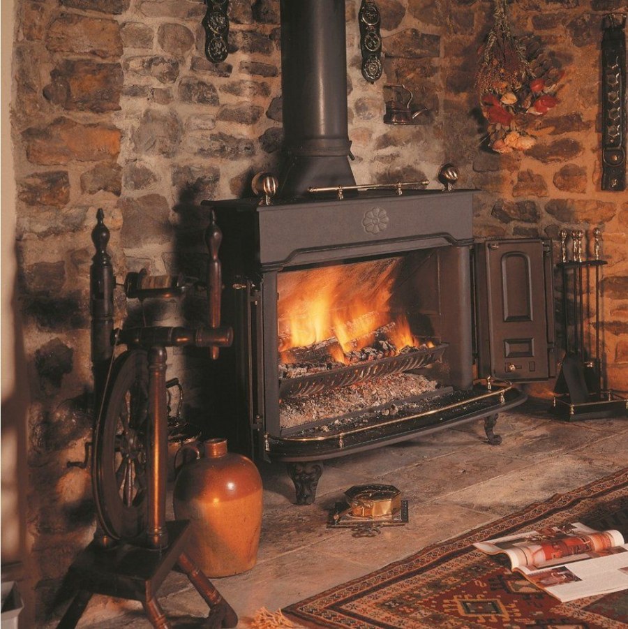 Старинный камин