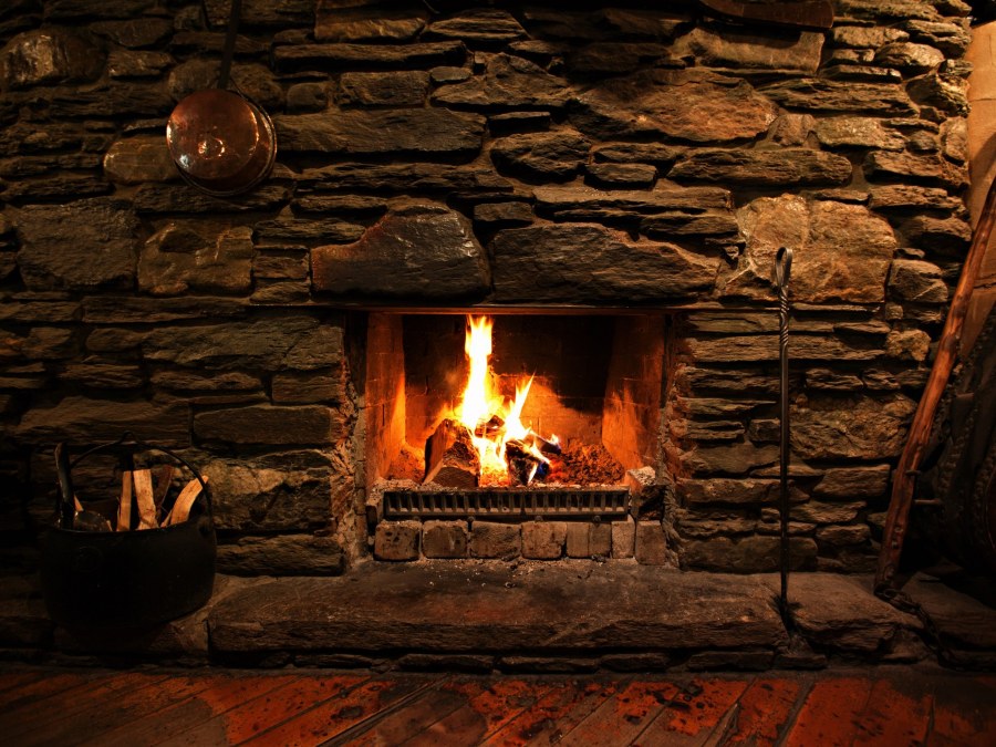 Старинный камин