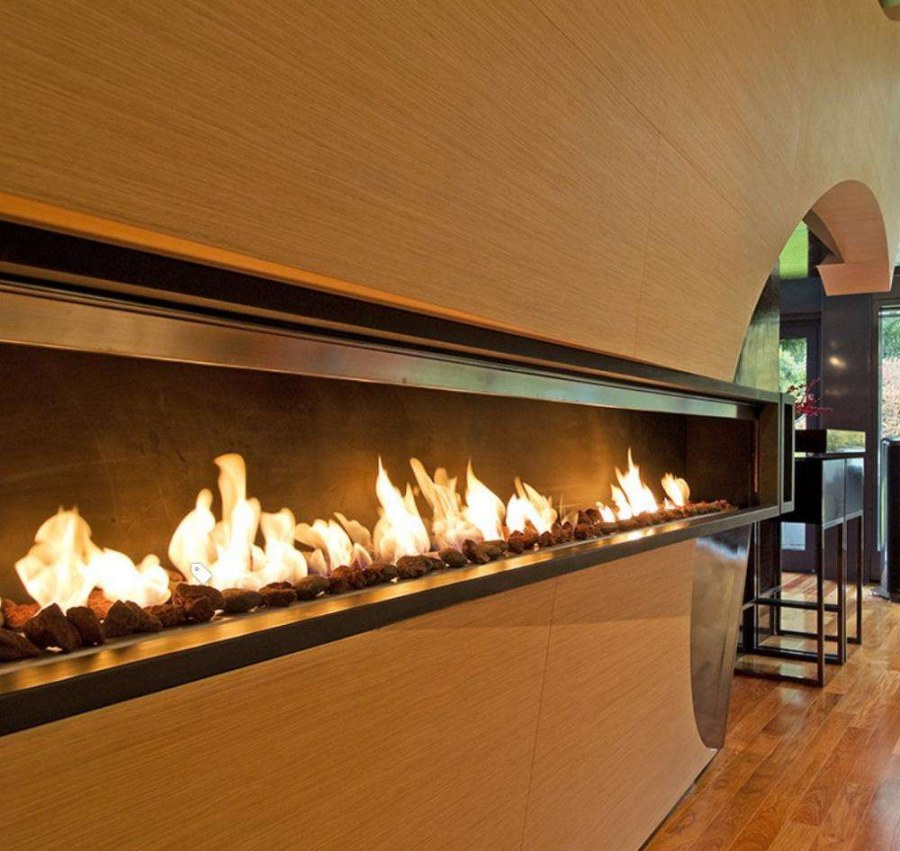 Камин во всю стену