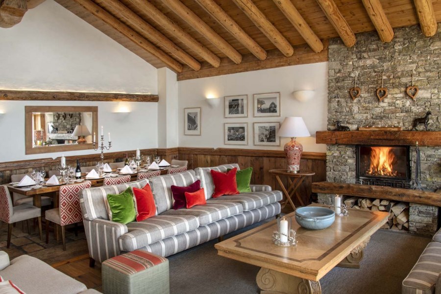 Гостиная Шале с камином