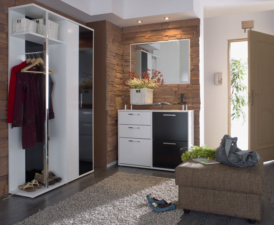 Прихожая венге и штукатурка дизайн интерьера