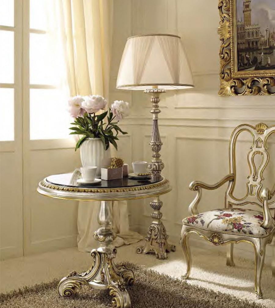Кофейный столик в классическом стиле