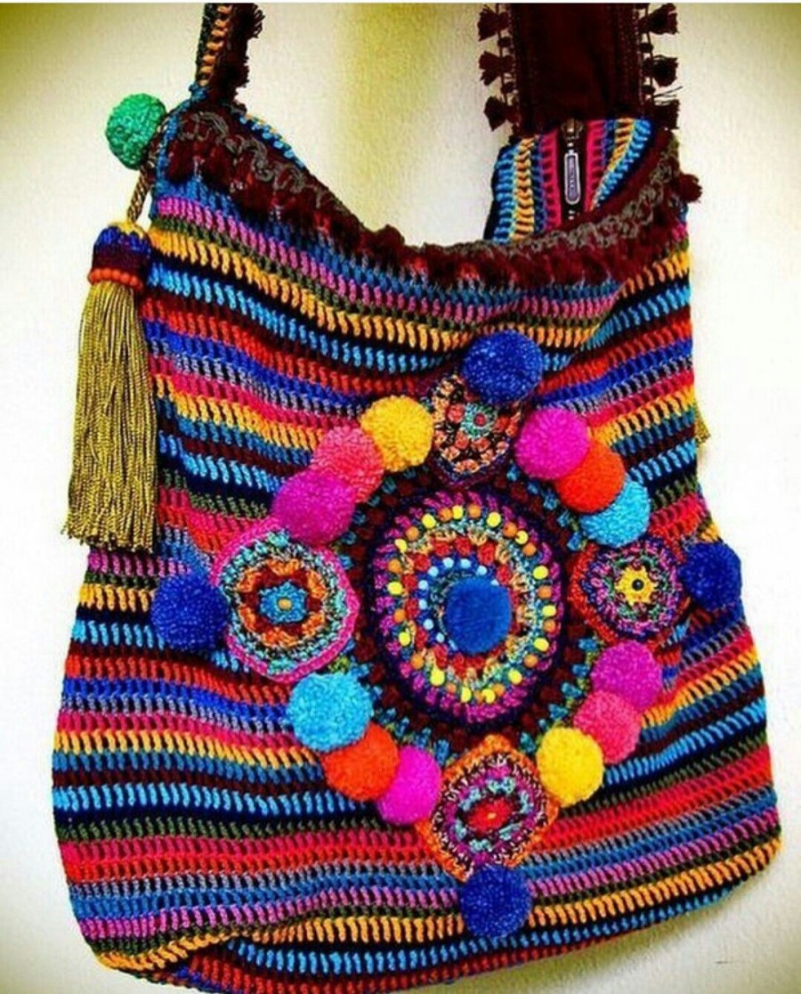 Вязаные яркие сумки