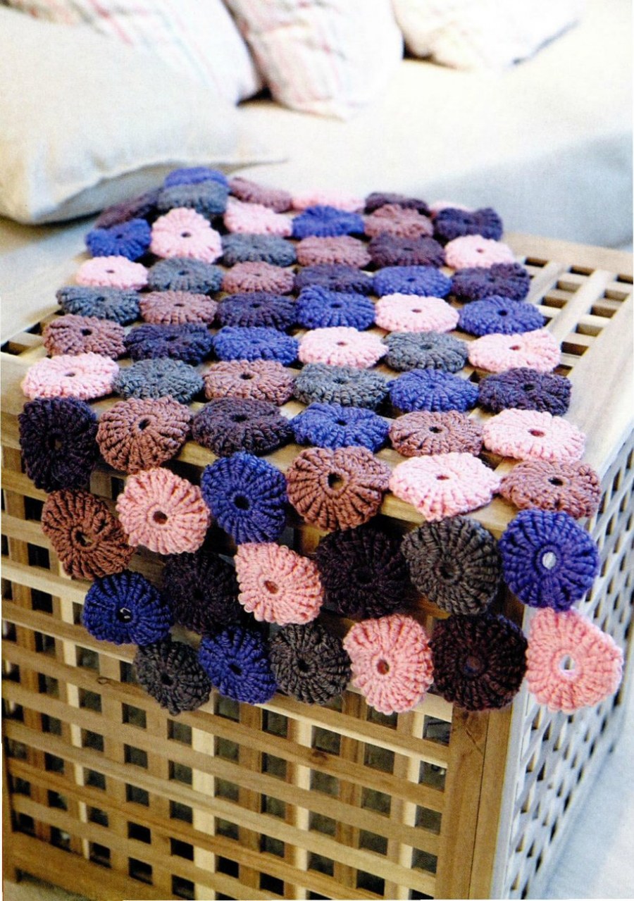 Коврик из вязаных цветочков