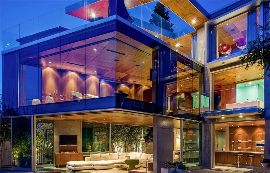 Стеклянный дом