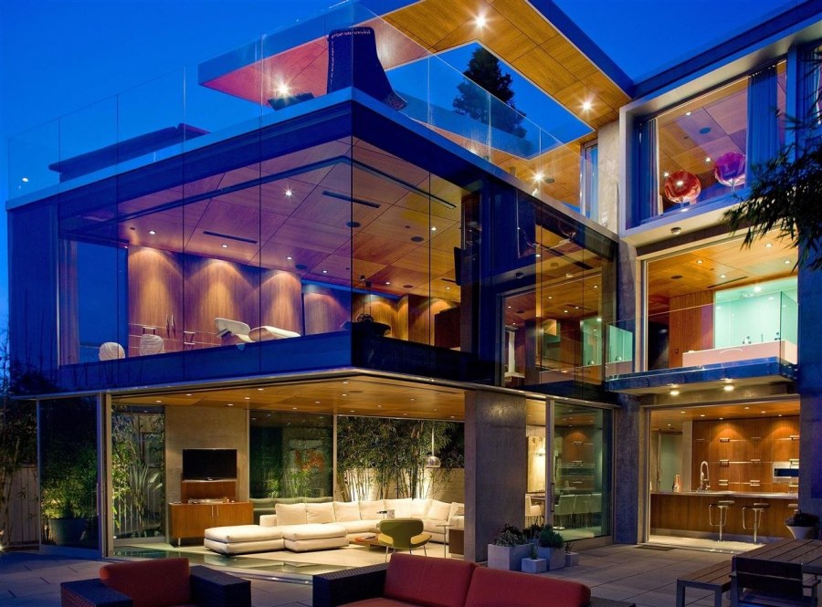 Большой стеклянный дом