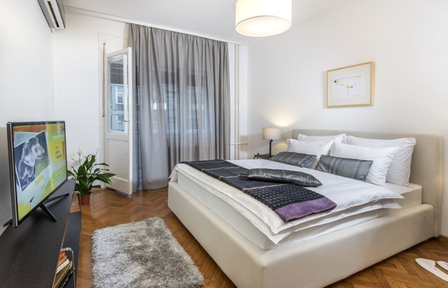 Кровать в квартире