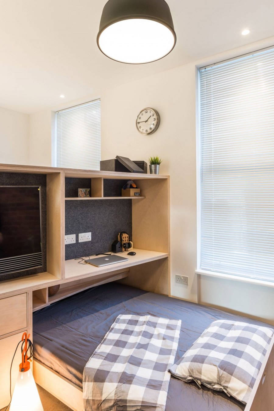 Кровать в однушке