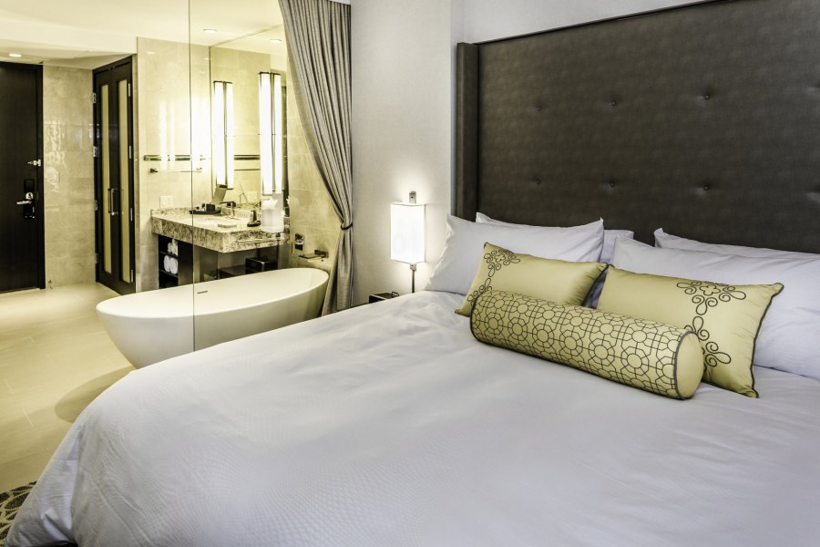 Кровать в квартире