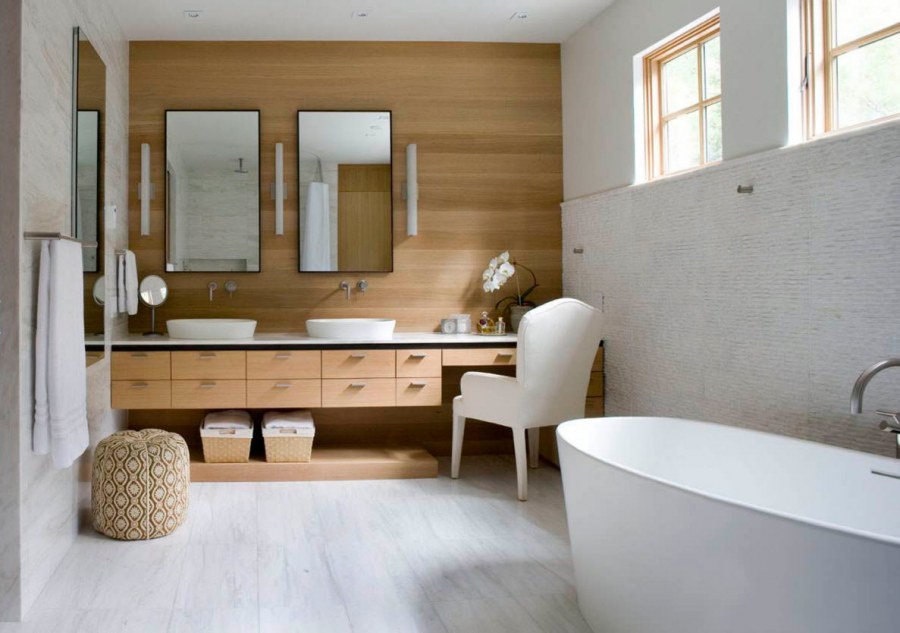 Дерево в интерьере ванной комнаты