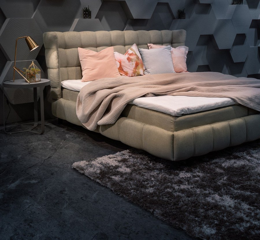 Кровать с мягким изголовьем