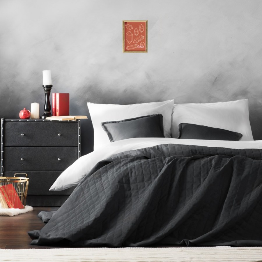 Серый плед на кровать