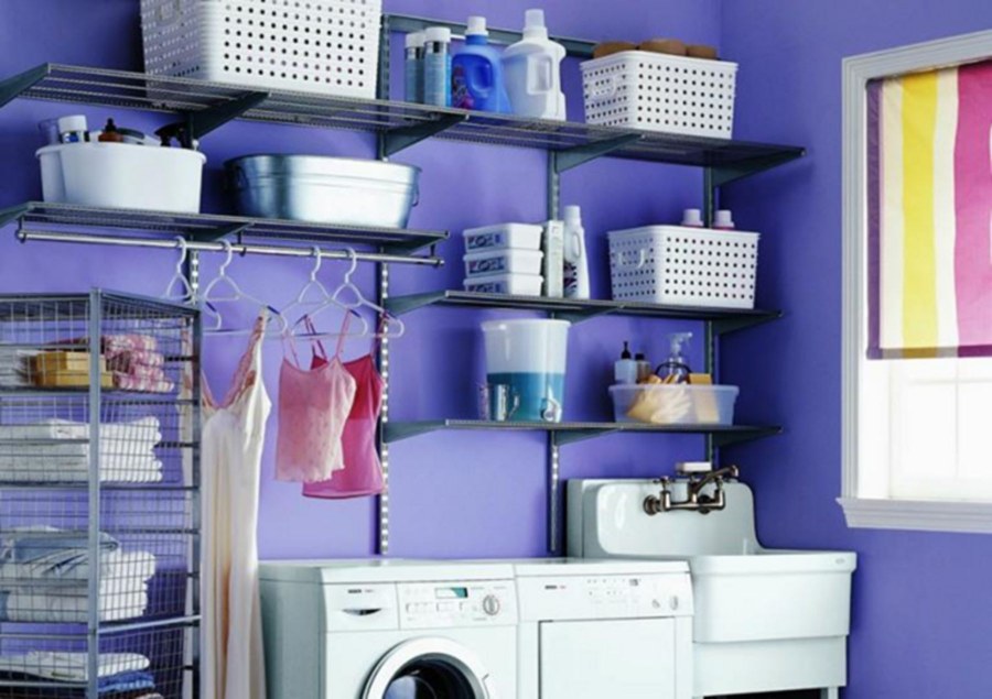 Стиральная и сушильная машина в ванной