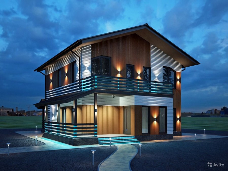 Двухэтажный дом с балконом