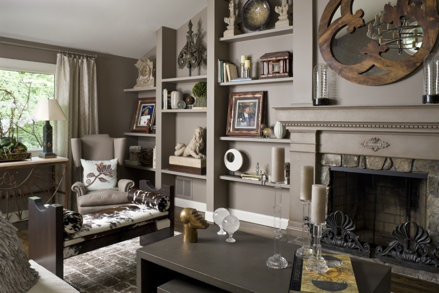 Сочетание картин в интерьере гостиной