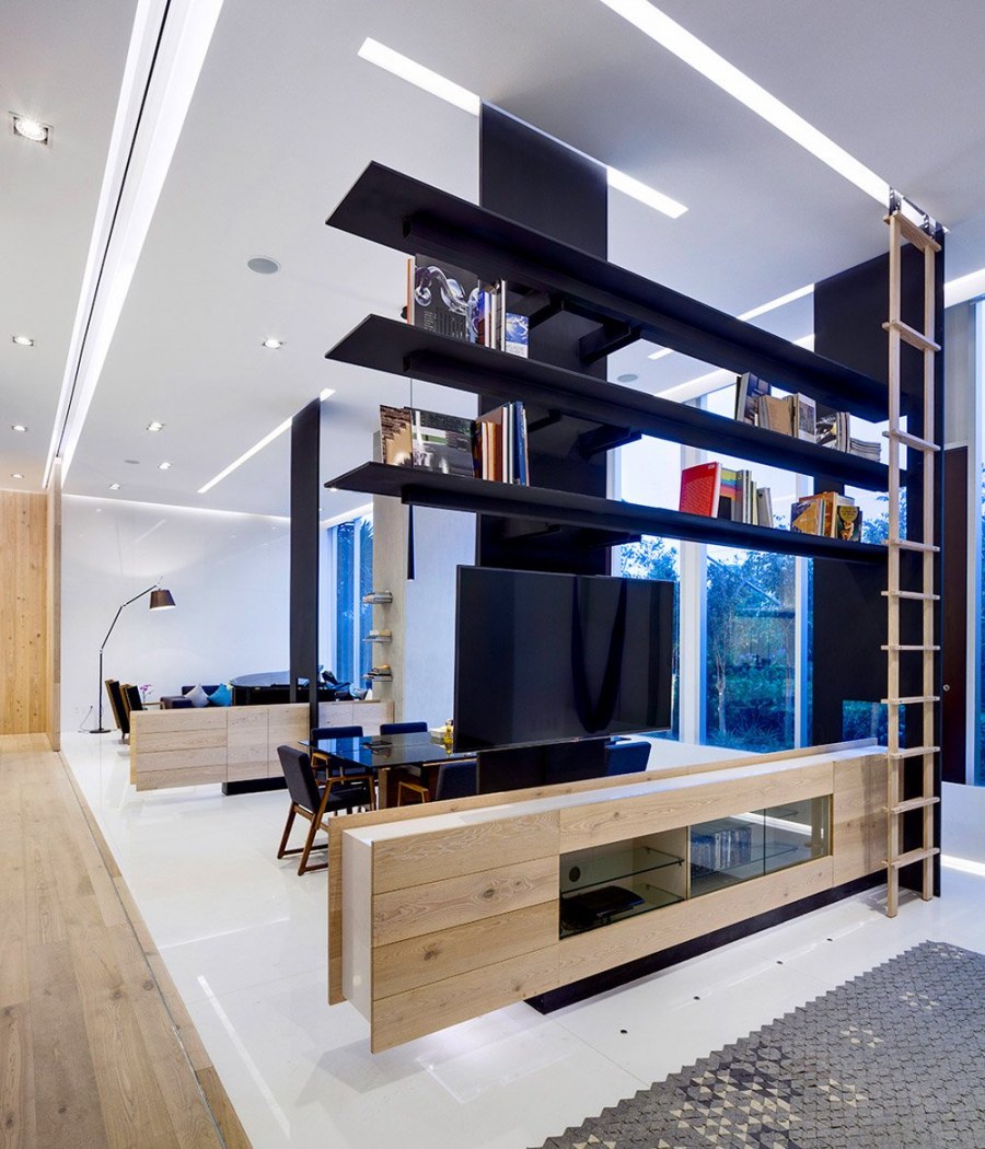 Стеллаж перегородка с телевизором