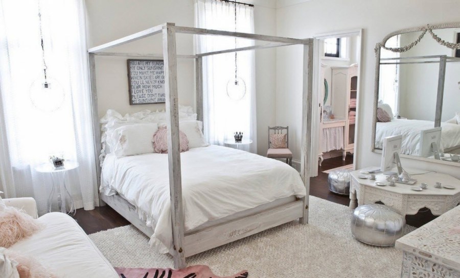 Большая спальня для девушки