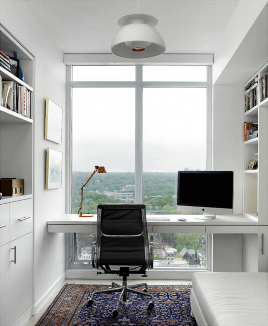 Рабочая зона у панорамного окна