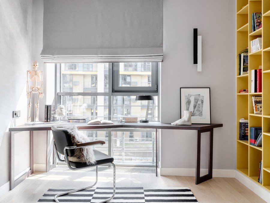 Рабочая зона у панорамного окна