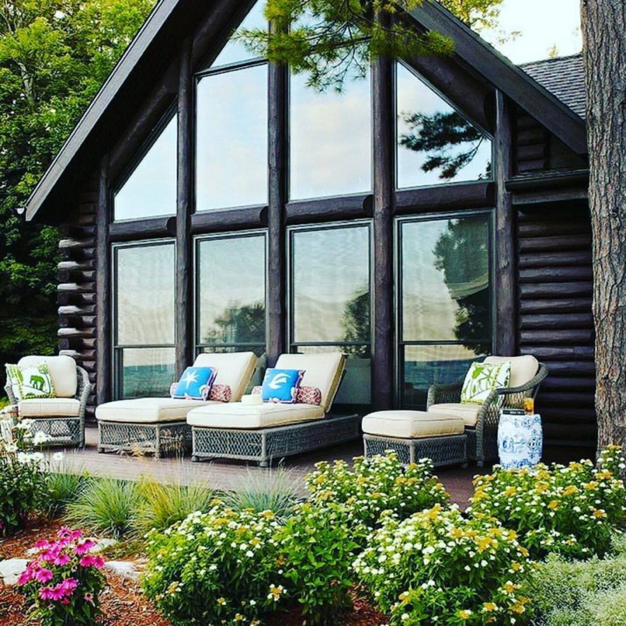 Домик с панорамными окнами