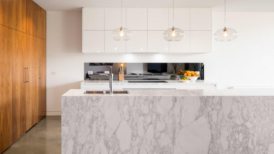 Мрамор в интерьере кухни