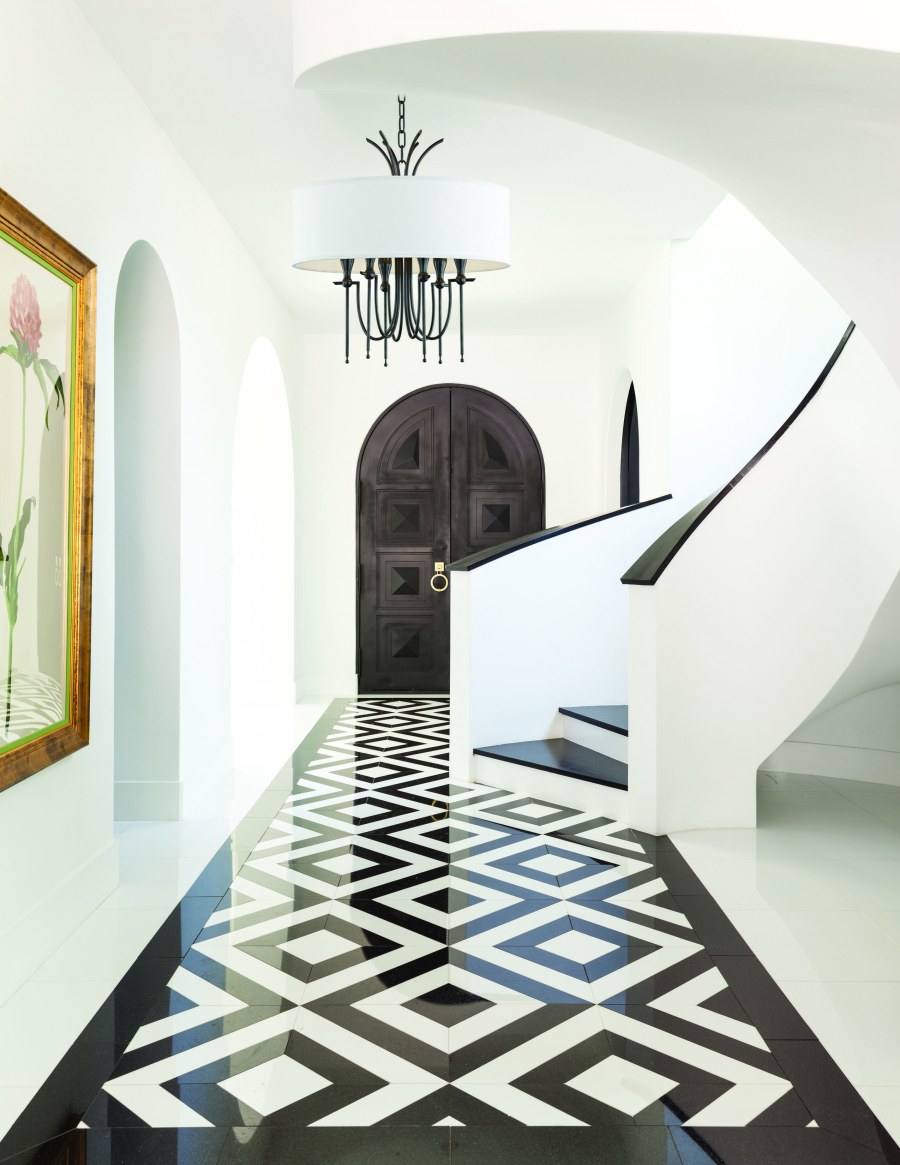 Коридор с мраморным полом