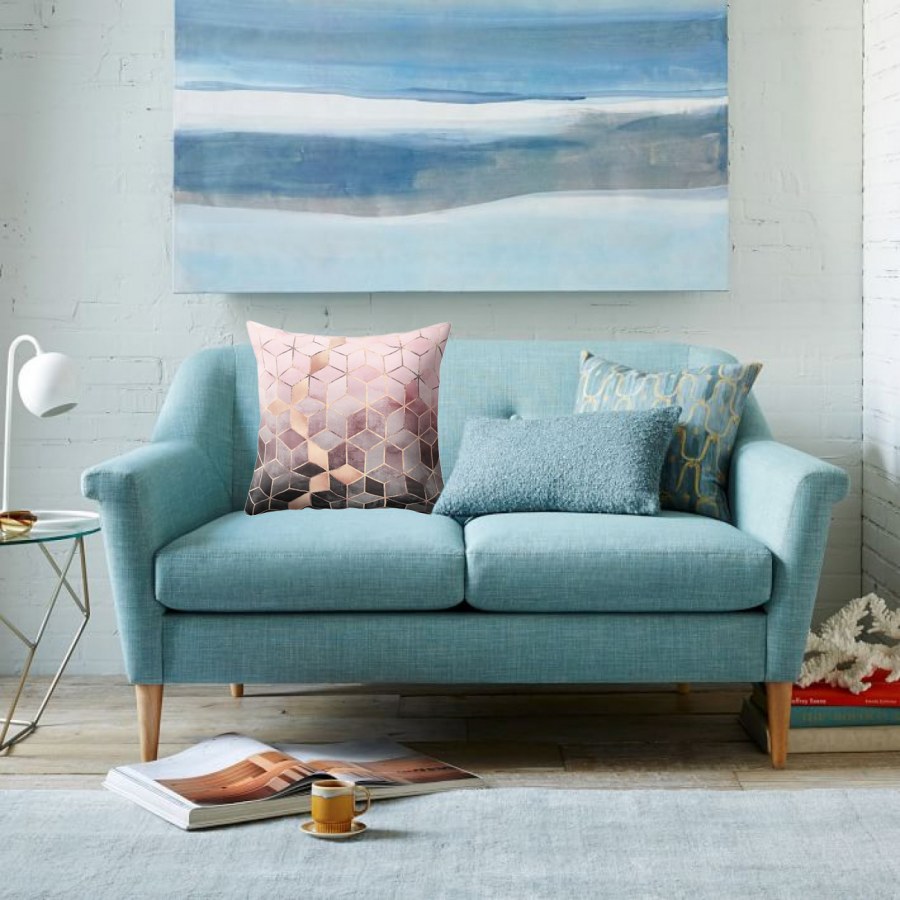 Маленький диван в интерьере