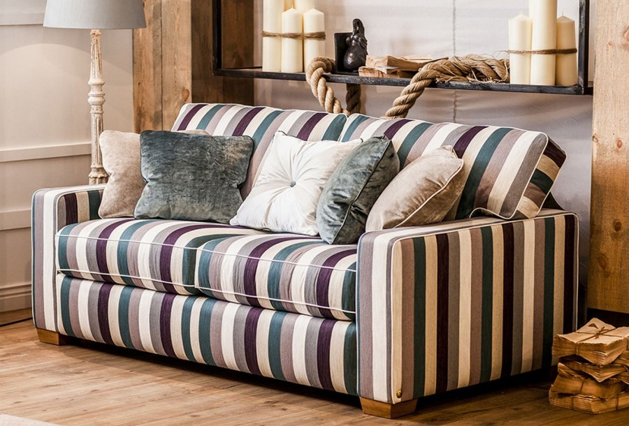 Диван горчичного цвета