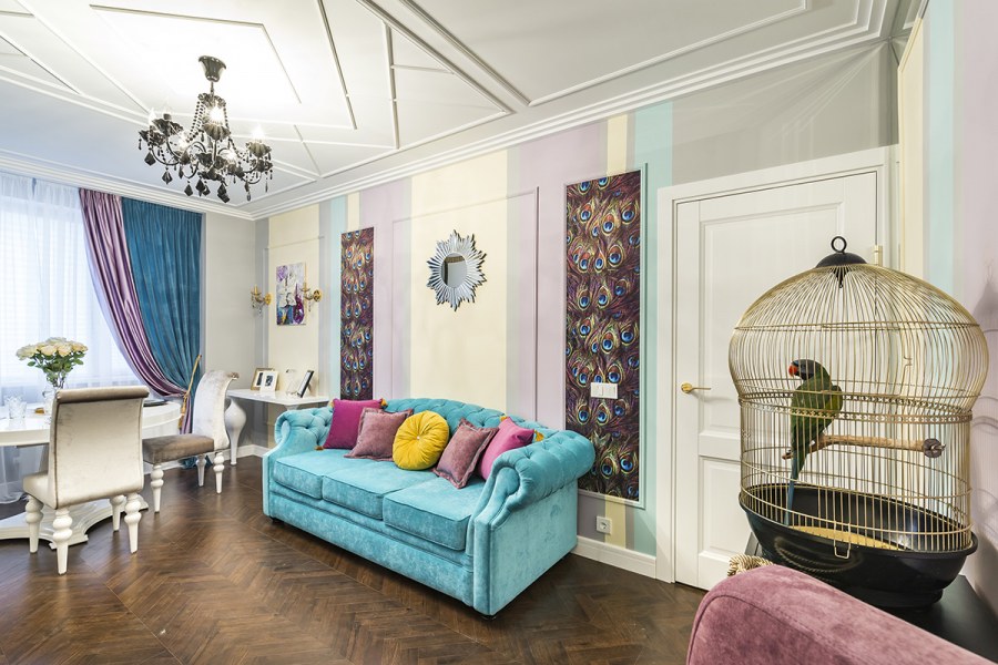 Голубой бархатный диван