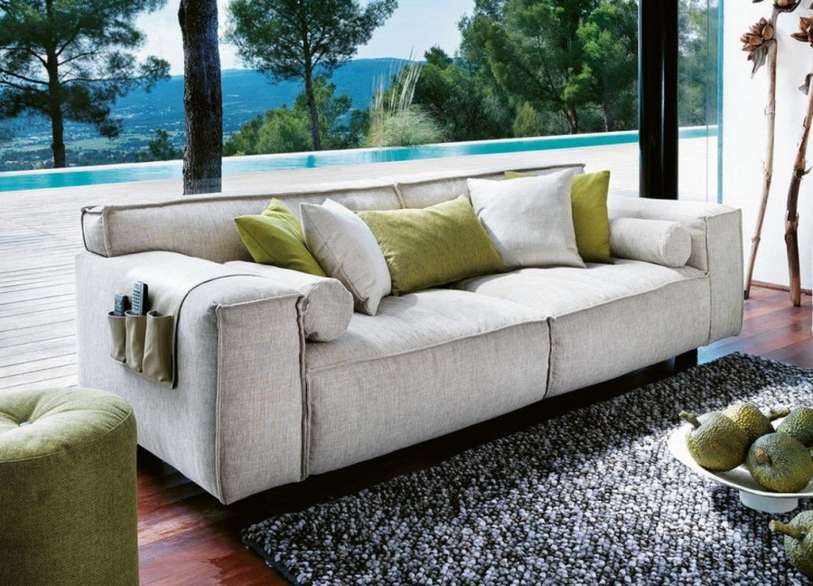 Желтый диван