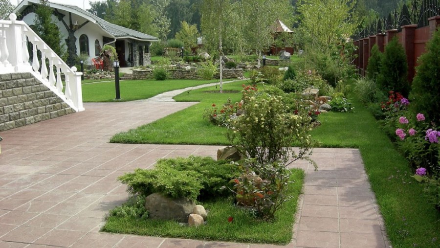 Благоустройство вокруг дачного домика