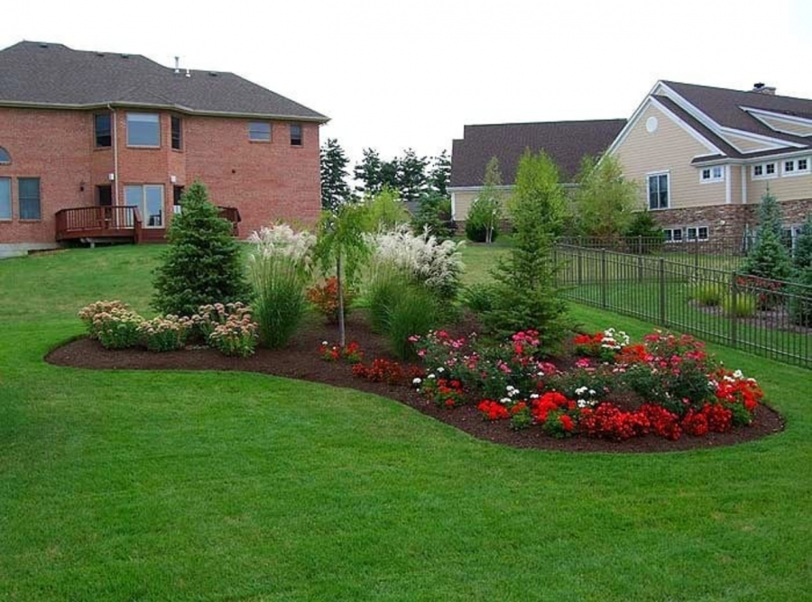 Газоны и клумбы на участке