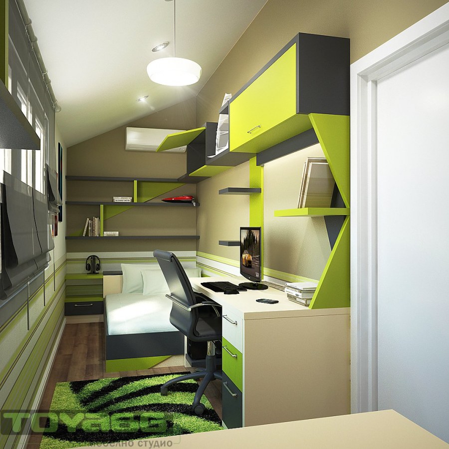 Мальчик один в комнате