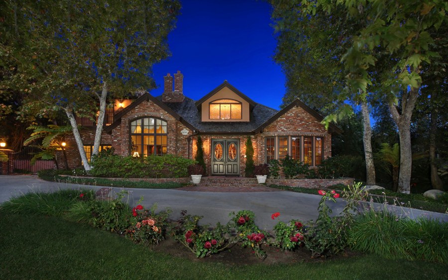 Красивая дача