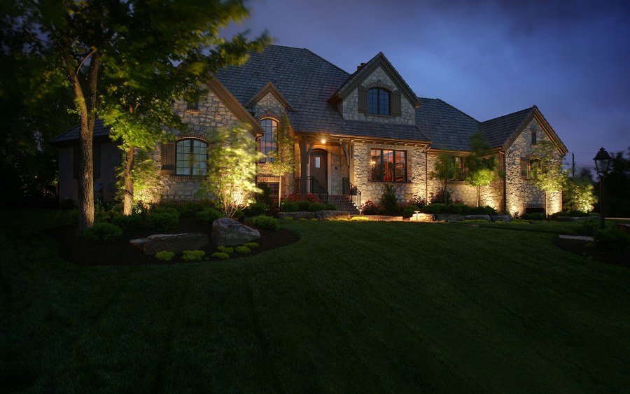 Освещение перед домом