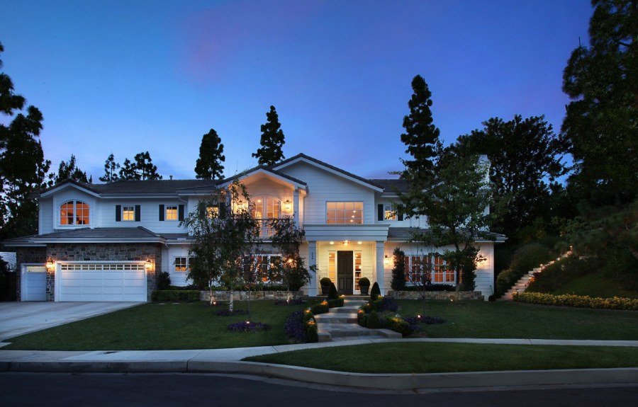 Американский дом ночью