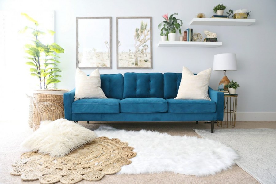 Декоративные подушки на коричневый диван