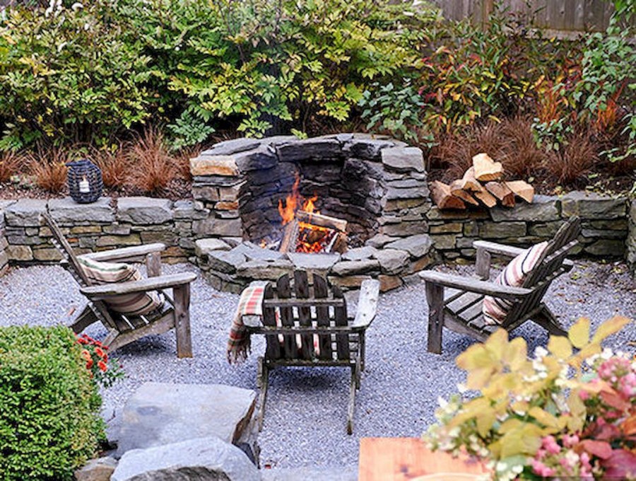 Костровая зона на участке