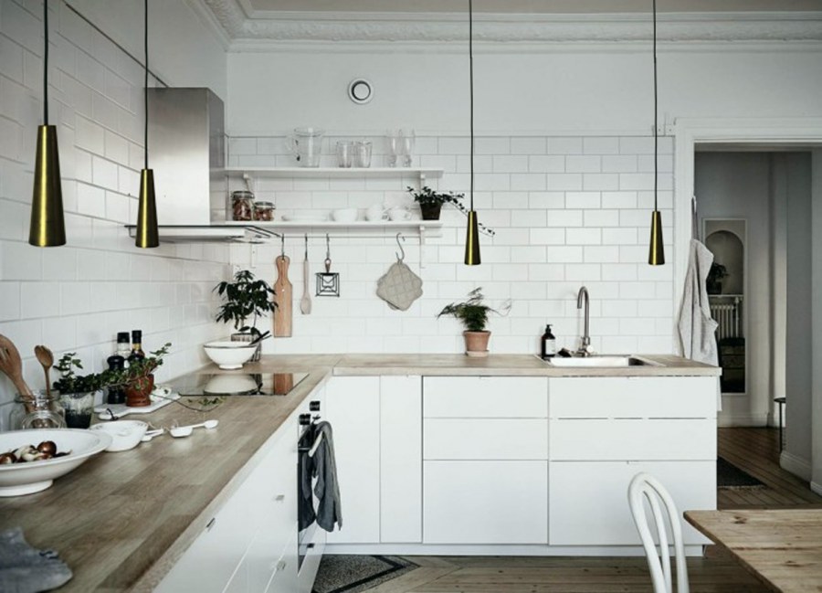 Ручки для белой кухни в скандинавском стиле