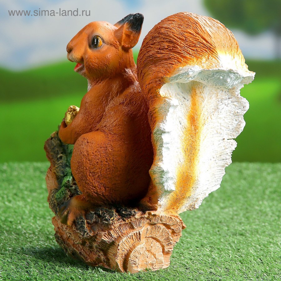Садовая фигура "Белочка с орешком на пне" 25*12*23 см