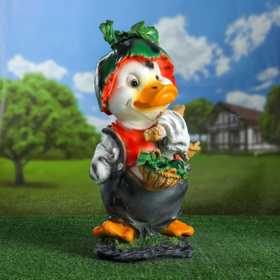 Садовая фигура утенок с арбузом
