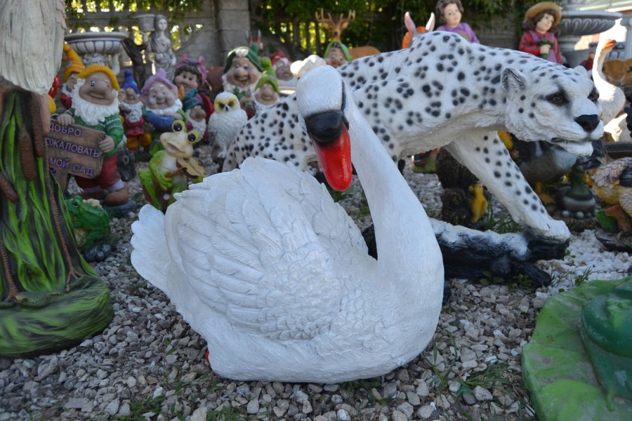 Лебедь садово Парковая скульптура