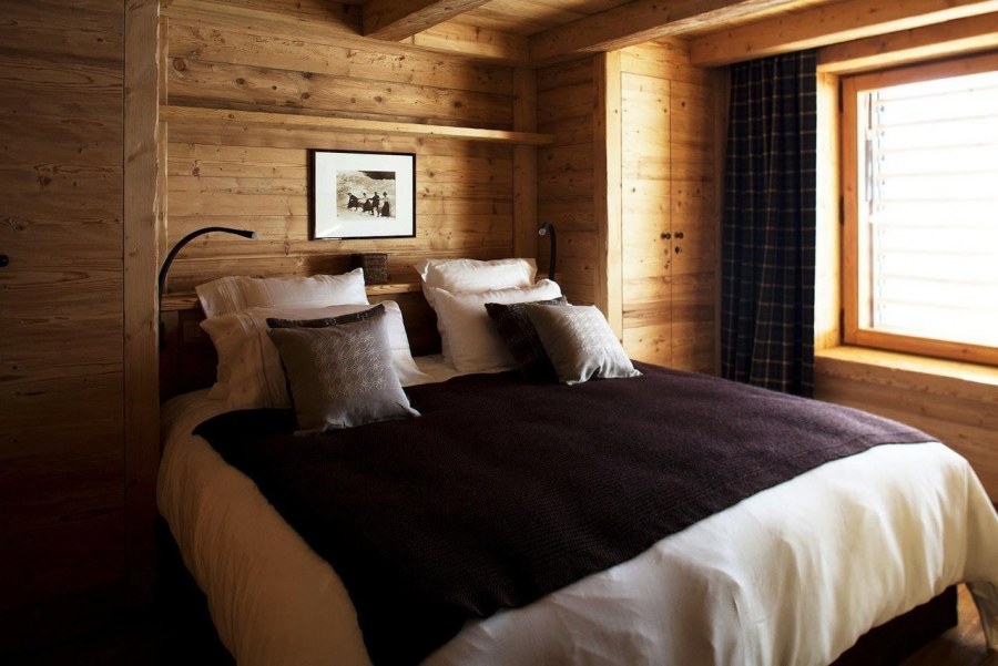 Спальня в деревянном стиле