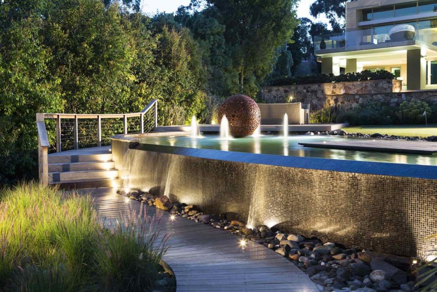 Водоем в стиле Модерн