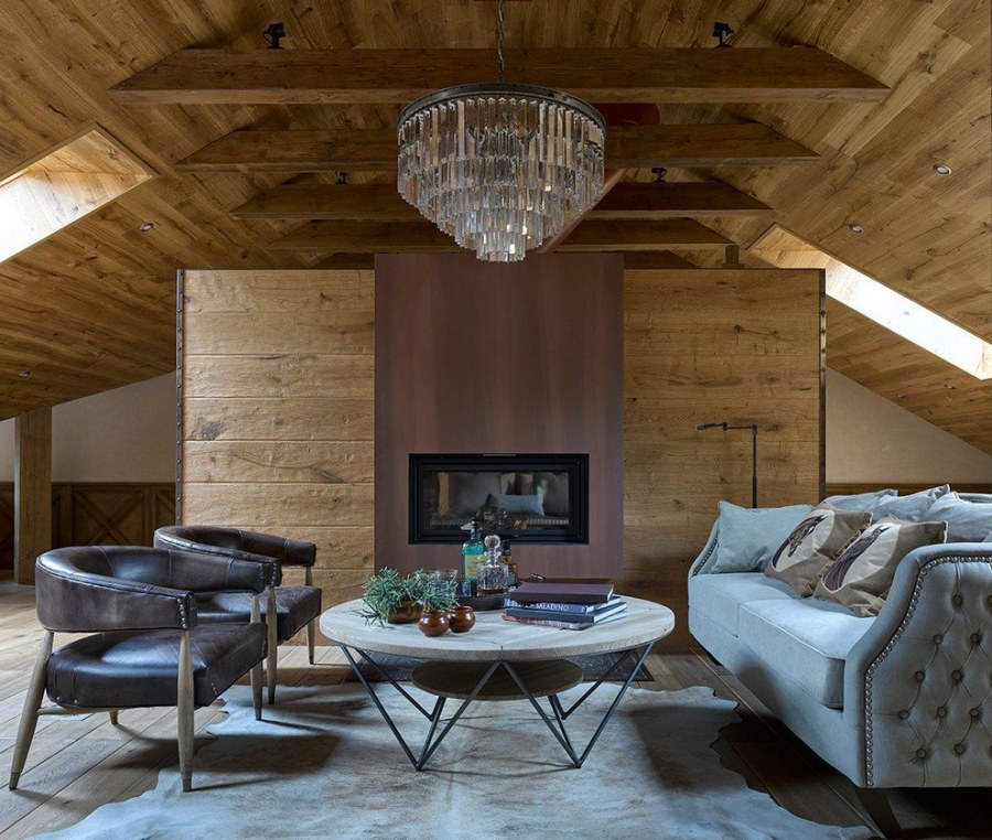 Люстра на мансарде