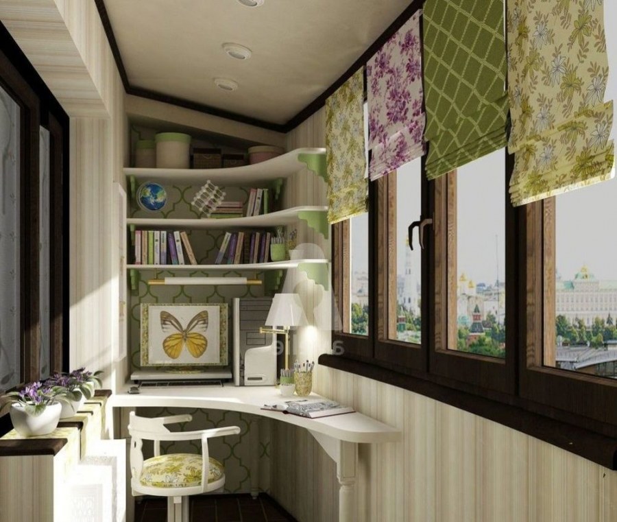 Рабочая зона на балконе